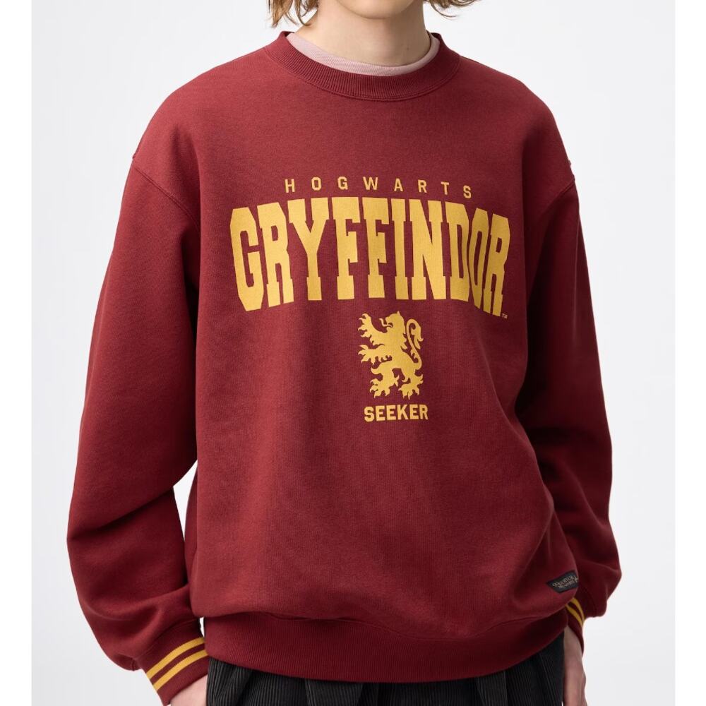 GU Uniqlo Harry Potter Gryffindor Seeker Harry Potter Sweatshirt in Red